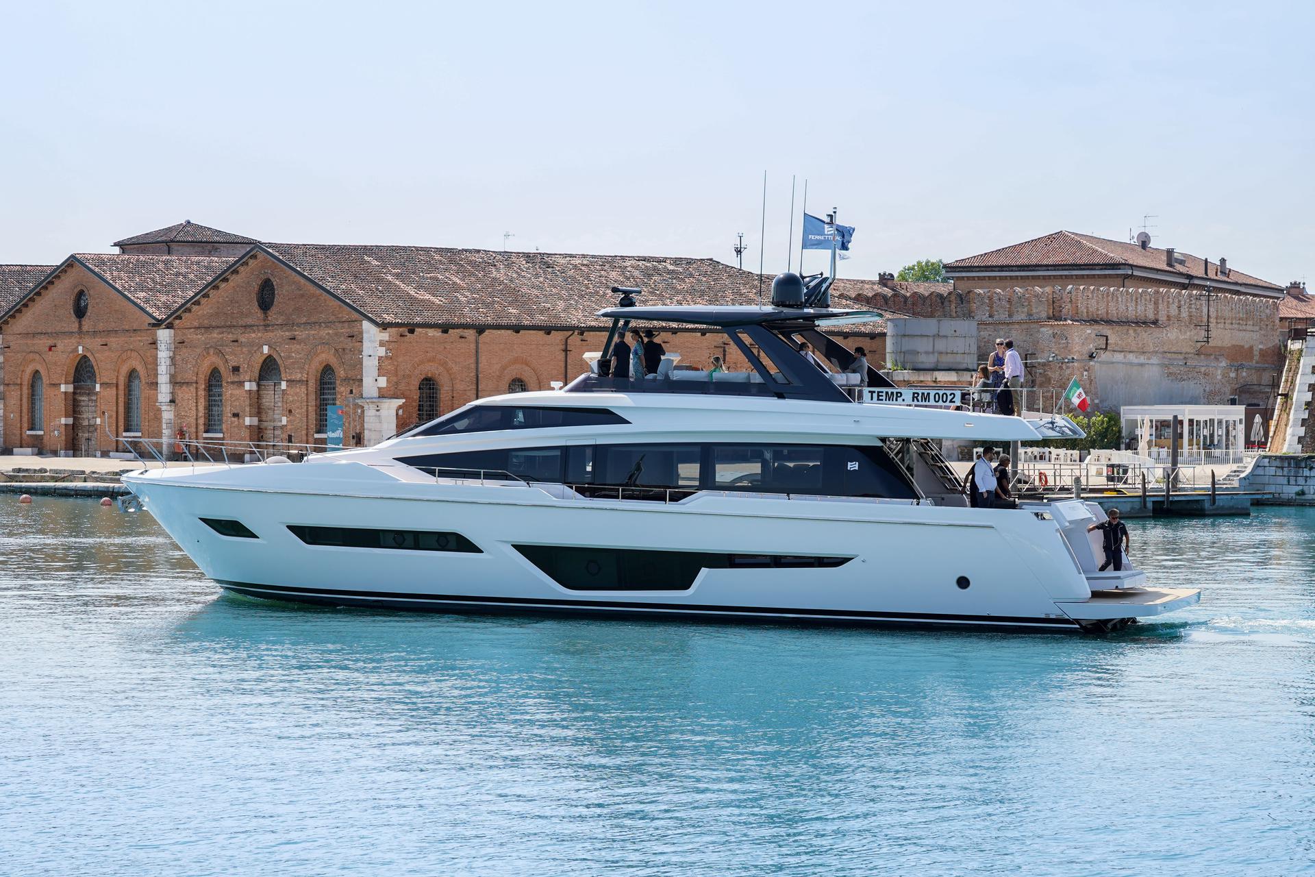 На выставке в Венеции представили рестайлинговую Ferretti Yachts 780 и мировой бестселлер Ferretti Yachts 670