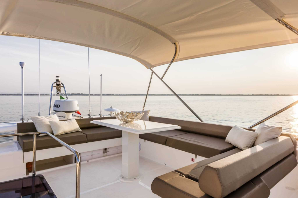 FerrettiYachts_550_Flybridge-0000_11312.jpg FerrettiYachts_550_Flybridge-0000_11312.jpg