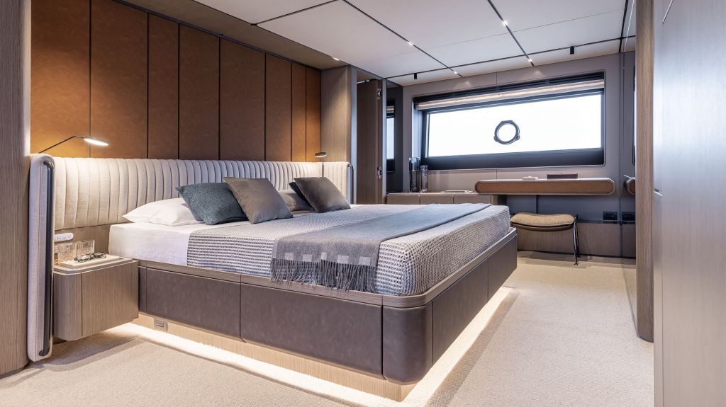 Ferretti Yachts INFYNITO 90.jpg Ferretti Yachts INFYNITO 90.jpg