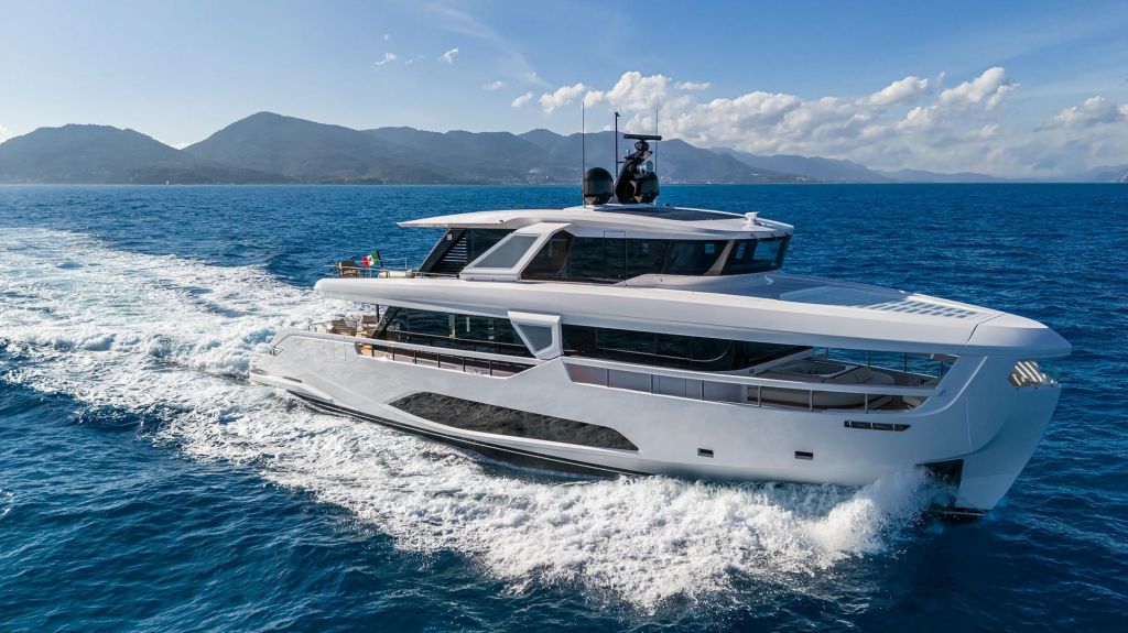 Ferretti Yachts INFYNITO 90.jpg Ferretti Yachts INFYNITO 90.jpg