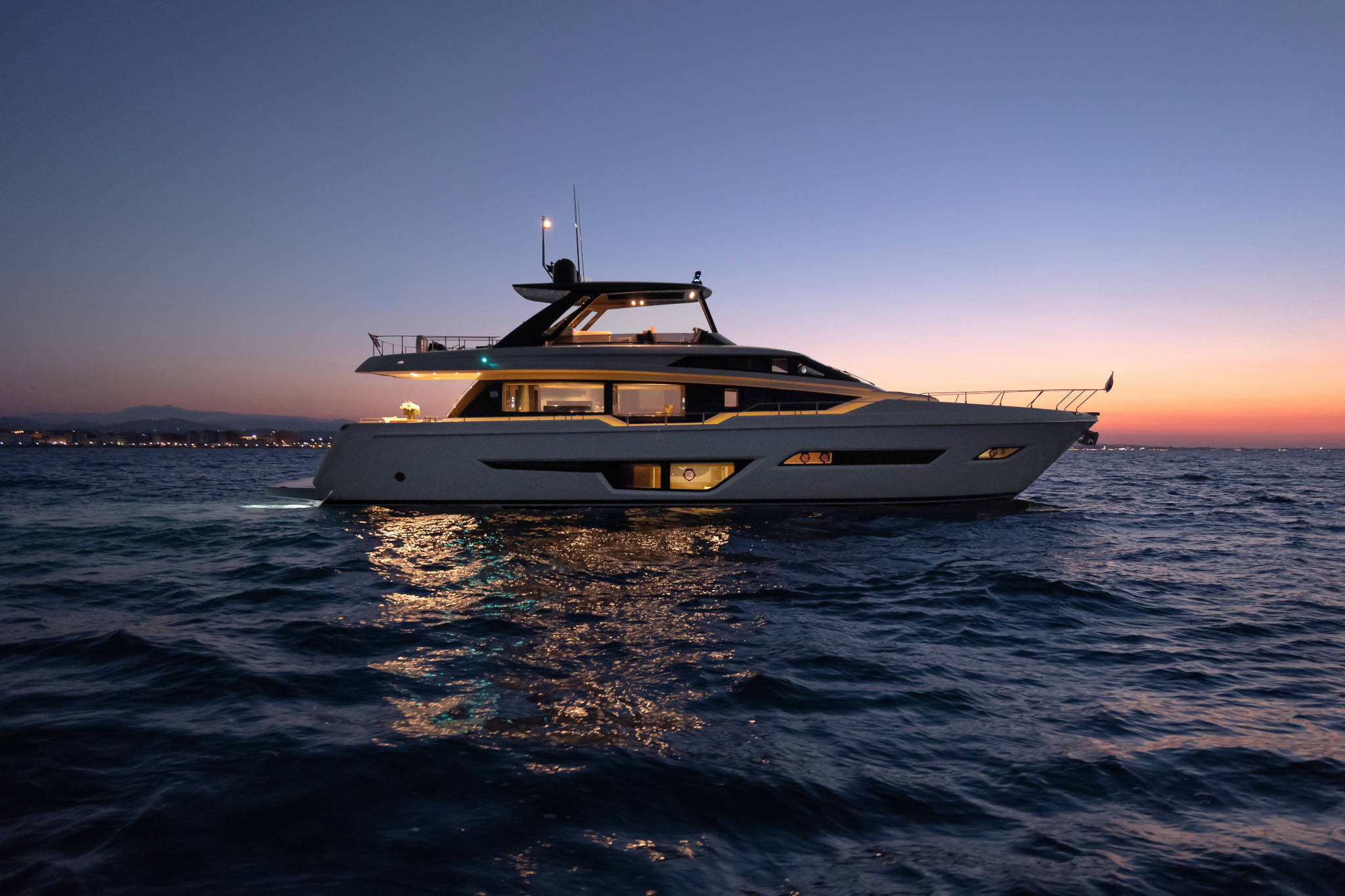 Океанская яхта Ferretti Yachts 780 доступна к немедленной поставке