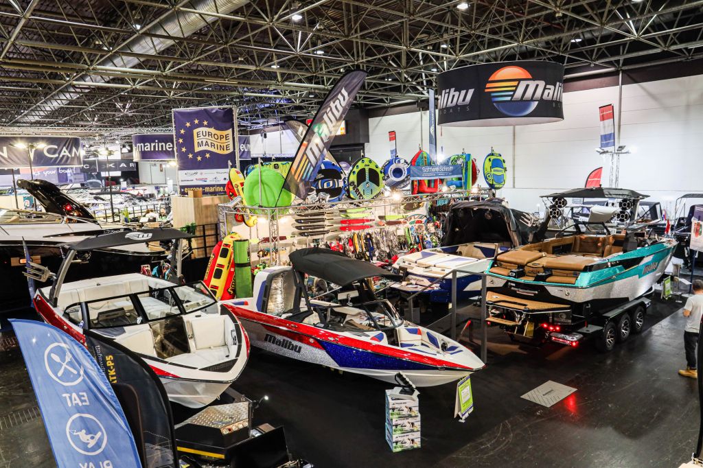 Стенд Malibu и Axis на выставке яхт и катеров в Дюссельдорфе