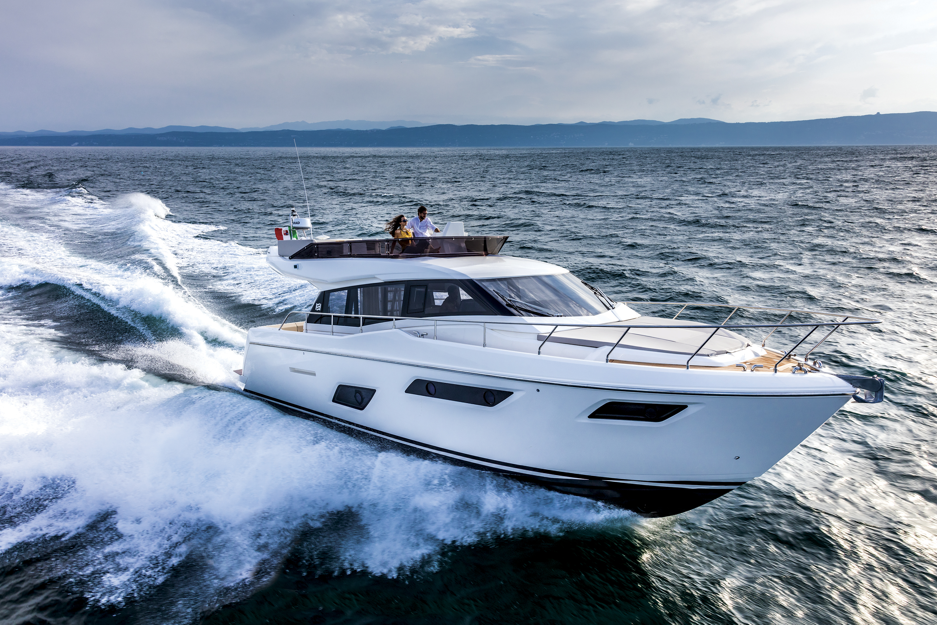 Ferretti Yachts 450 получила еще две яхтенные награды