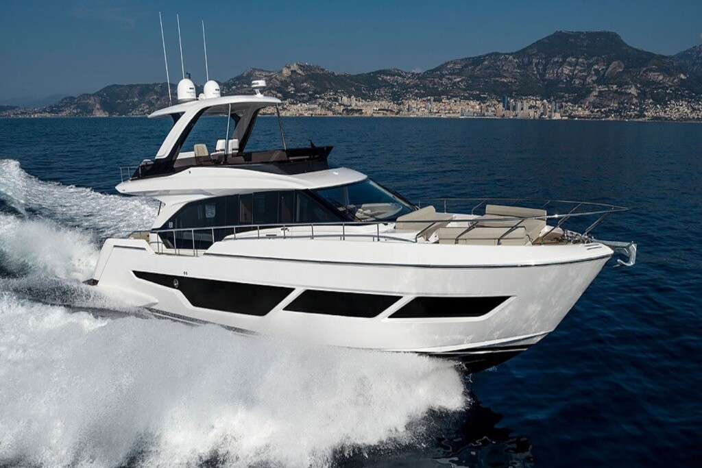 ТОП-3 яхты Ferretti Yachts до 24 метров с четырьмя каютами