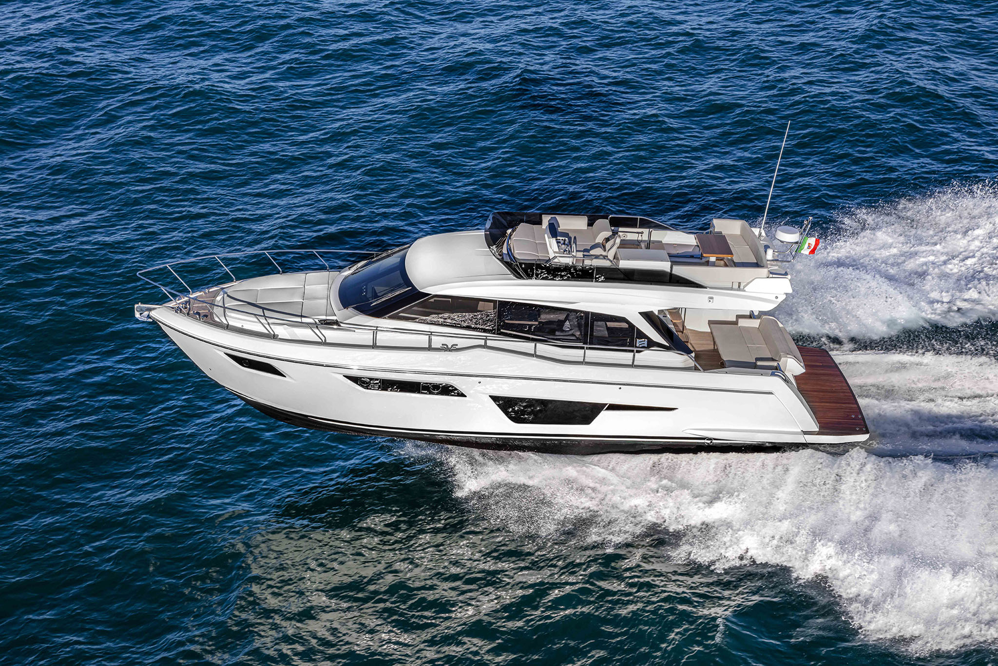 Новая Ferretti Yachts 500 в наличии и доступна к немедленной поставке!