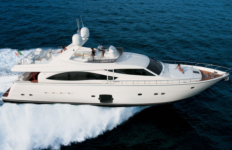 Ferretti 830